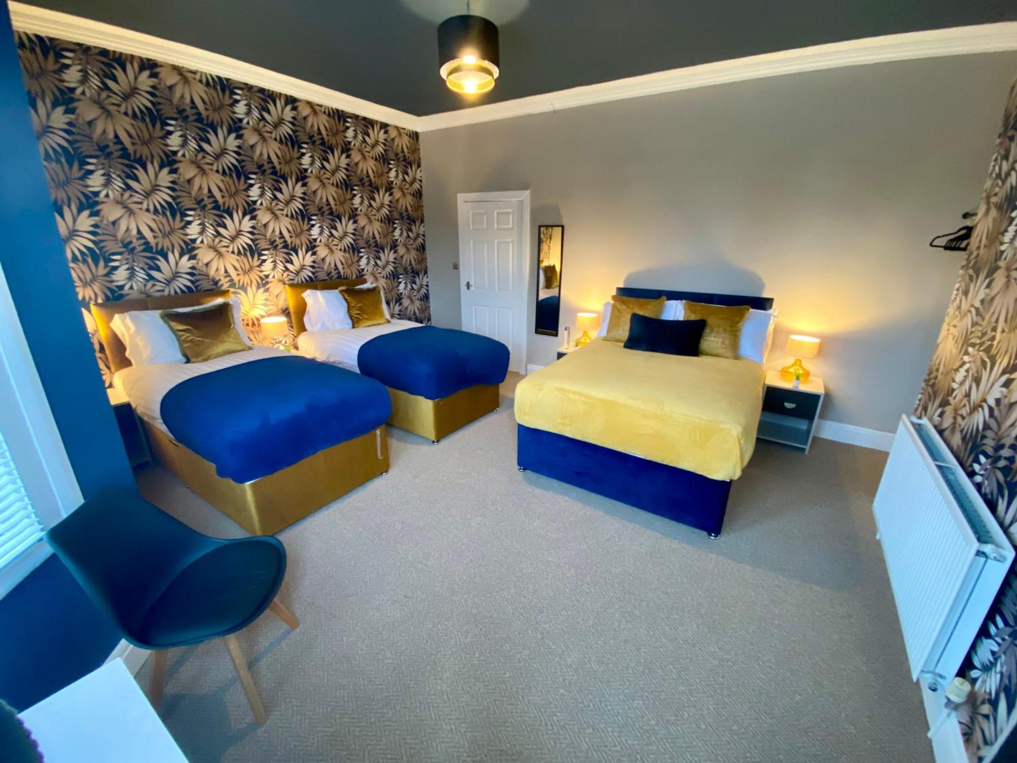 Entire Modern House Liverpool, 6 Bedrooms Holiday home